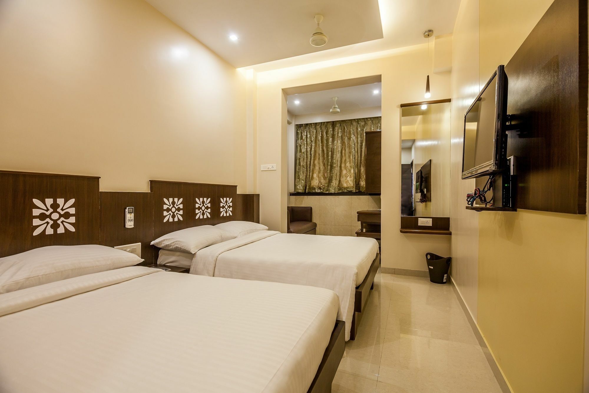 City Guest House - Dadar Мумбай Екстериор снимка