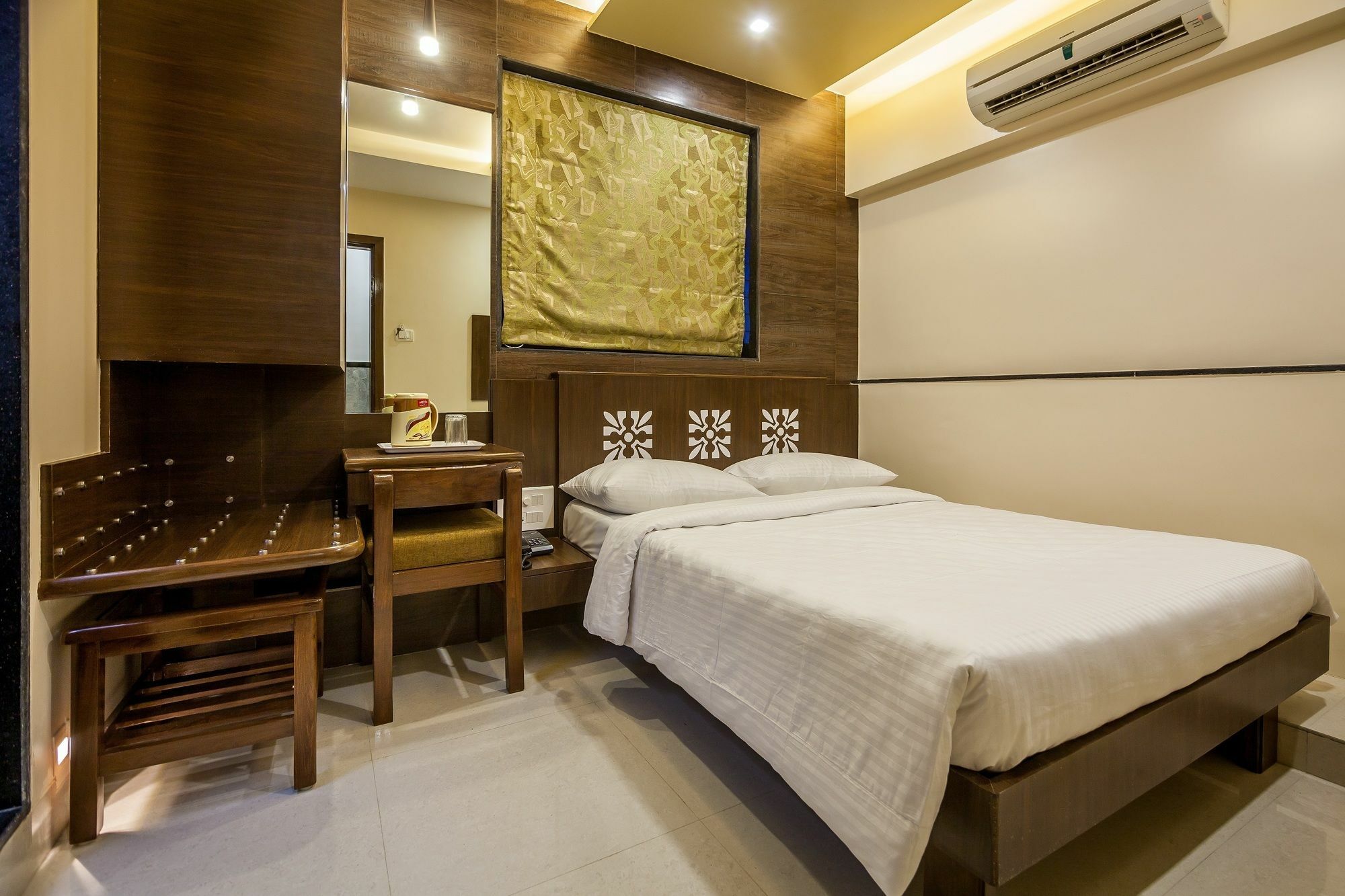 City Guest House - Dadar Мумбай Екстериор снимка