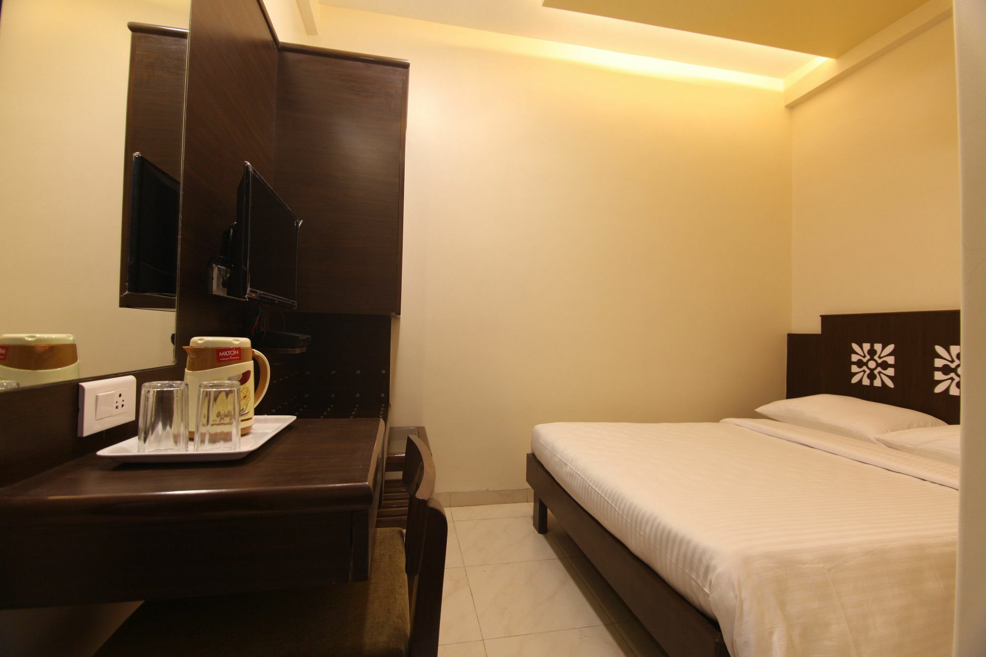 City Guest House - Dadar Мумбай Екстериор снимка